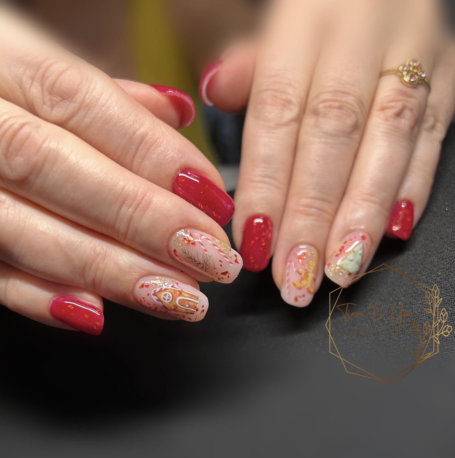 Rode nagels met herfstige nail art